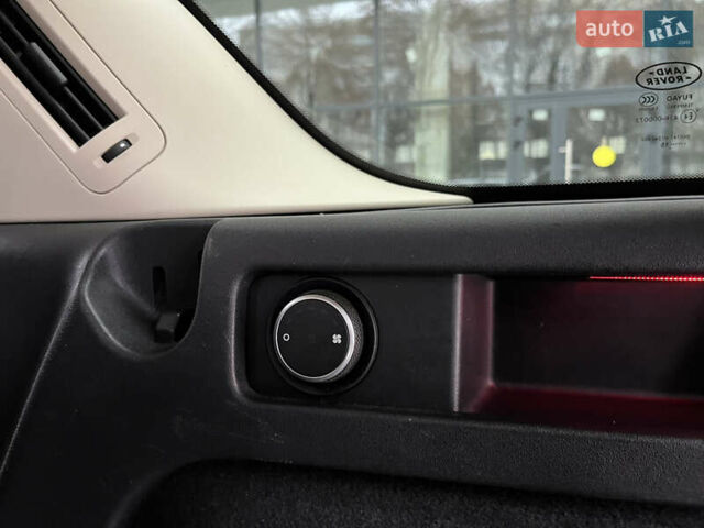 Білий Ленд Ровер Discovery Sport, об'ємом двигуна 2 л та пробігом 148 тис. км за 17800 $, фото 4 на Automoto.ua