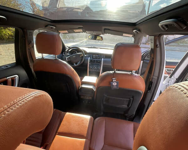 Белый Ленд Ровер Discovery Sport, объемом двигателя 2 л и пробегом 165 тыс. км за 19700 $, фото 18 на Automoto.ua