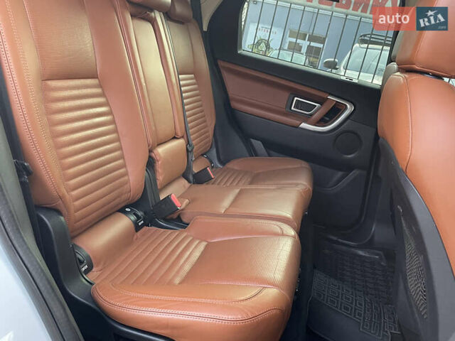 Білий Ленд Ровер Discovery Sport, об'ємом двигуна 2.2 л та пробігом 196 тис. км за 21999 $, фото 15 на Automoto.ua