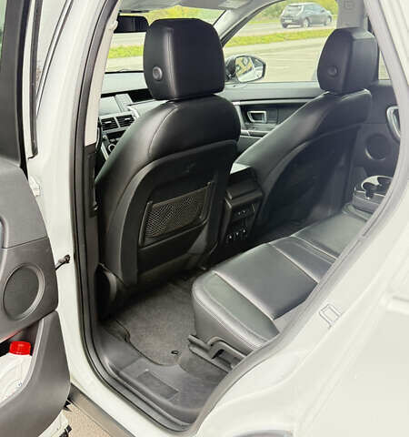 Белый Ленд Ровер Discovery Sport, объемом двигателя 2 л и пробегом 171 тыс. км за 19000 $, фото 18 на Automoto.ua