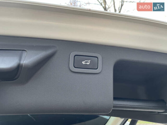 Білий Ленд Ровер Discovery Sport, об'ємом двигуна 2.2 л та пробігом 196 тис. км за 21999 $, фото 32 на Automoto.ua