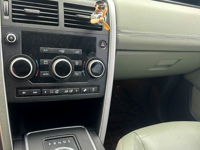 Белый Ленд Ровер Discovery Sport, объемом двигателя 2 л и пробегом 219 тыс. км за 21500 $, фото 2 на Automoto.ua