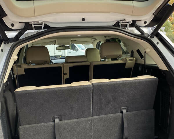 Білий Ленд Ровер Discovery Sport, об'ємом двигуна 2 л та пробігом 182 тис. км за 16700 $, фото 7 на Automoto.ua