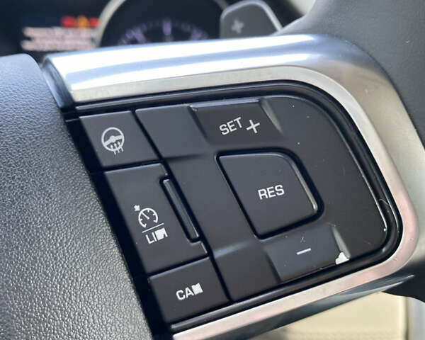 Білий Ленд Ровер Discovery Sport, об'ємом двигуна 2 л та пробігом 182 тис. км за 16700 $, фото 19 на Automoto.ua