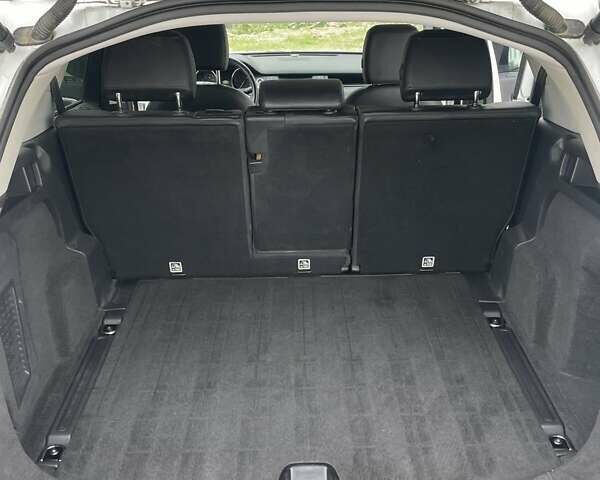 Белый Ленд Ровер Discovery Sport, объемом двигателя 2 л и пробегом 176 тыс. км за 17500 $, фото 11 на Automoto.ua