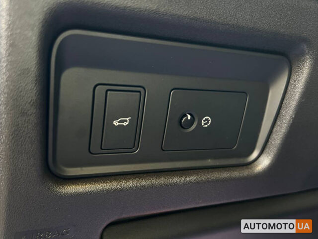 Білий Ленд Ровер Discovery Sport, об'ємом двигуна 2 л та пробігом 102 тис. км за 23300 $, фото 11 на Automoto.ua