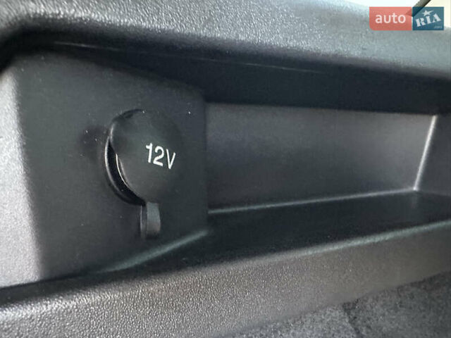 Білий Ленд Ровер Discovery Sport, об'ємом двигуна 2 л та пробігом 170 тис. км за 16000 $, фото 59 на Automoto.ua