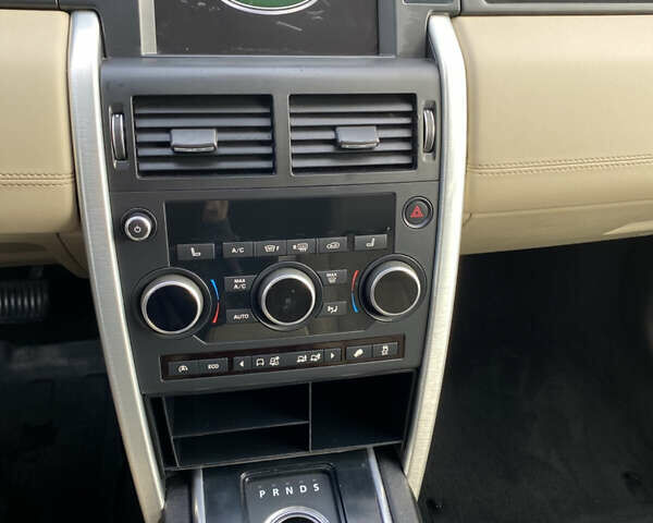 Білий Ленд Ровер Discovery Sport, об'ємом двигуна 2 л та пробігом 182 тис. км за 16700 $, фото 17 на Automoto.ua