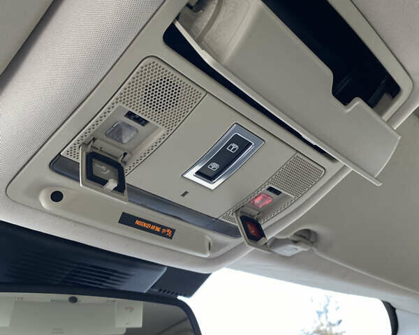 Білий Ленд Ровер Discovery Sport, об'ємом двигуна 2 л та пробігом 182 тис. км за 16700 $, фото 23 на Automoto.ua