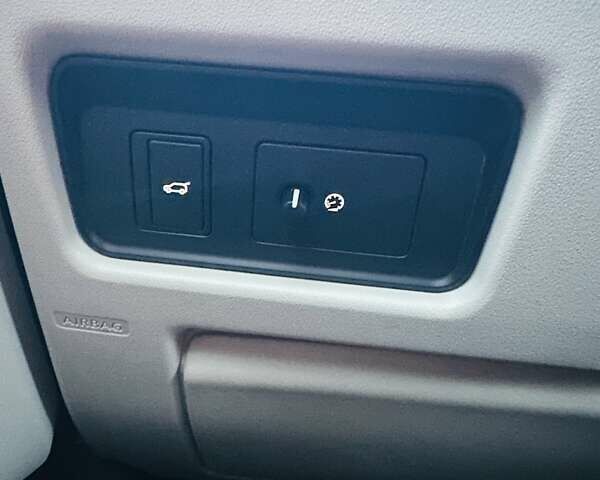 Белый Ленд Ровер Discovery Sport, объемом двигателя 2.2 л и пробегом 186 тыс. км за 17200 $, фото 45 на Automoto.ua