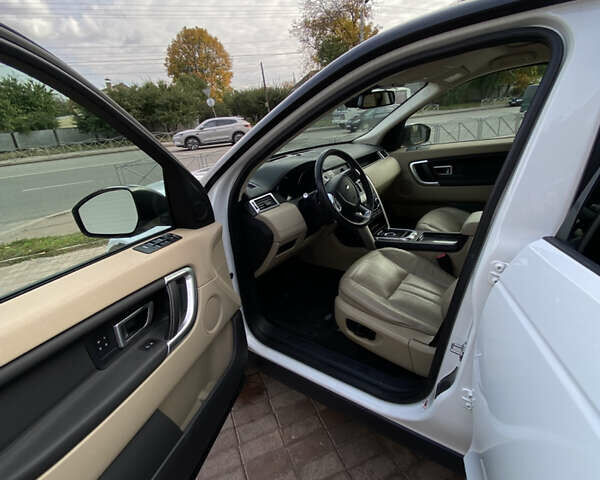 Білий Ленд Ровер Discovery Sport, об'ємом двигуна 2 л та пробігом 182 тис. км за 16700 $, фото 12 на Automoto.ua