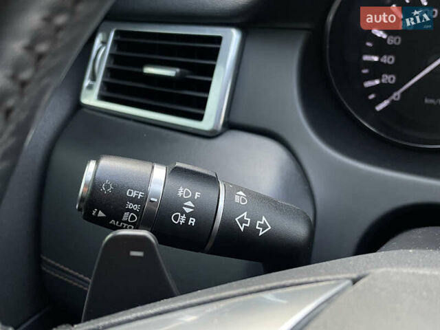 Білий Ленд Ровер Discovery Sport, об'ємом двигуна 2.2 л та пробігом 196 тис. км за 21999 $, фото 21 на Automoto.ua