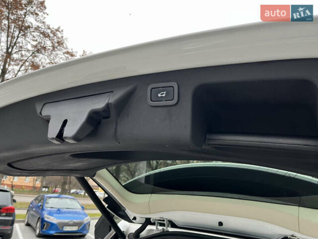 Білий Ленд Ровер Discovery Sport, об'ємом двигуна 2 л та пробігом 148 тис. км за 17800 $, фото 31 на Automoto.ua