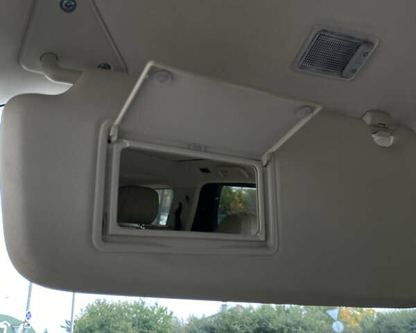 Білий Ленд Ровер Discovery Sport, об'ємом двигуна 2 л та пробігом 182 тис. км за 16700 $, фото 24 на Automoto.ua