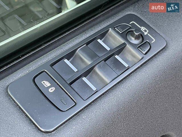 Білий Ленд Ровер Discovery Sport, об'ємом двигуна 2.2 л та пробігом 196 тис. км за 21999 $, фото 11 на Automoto.ua