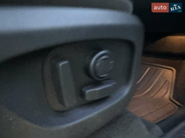 Білий Ленд Ровер Discovery Sport, об'ємом двигуна 2 л та пробігом 170 тис. км за 16000 $, фото 64 на Automoto.ua