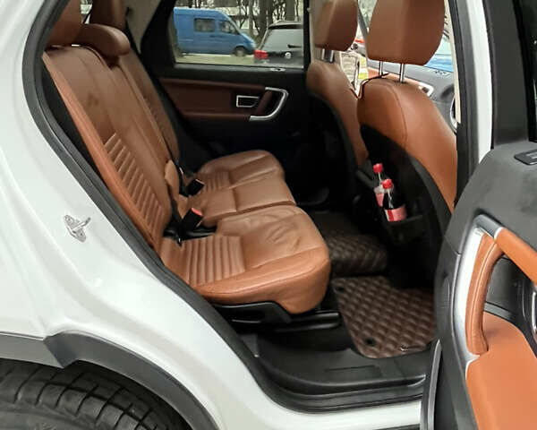 Білий Ленд Ровер Discovery Sport, об'ємом двигуна 2 л та пробігом 148 тис. км за 17800 $, фото 28 на Automoto.ua