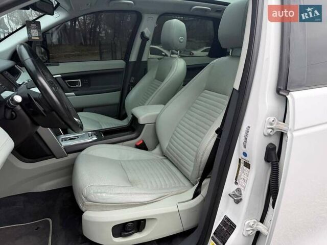 Белый Ленд Ровер Discovery Sport, объемом двигателя 2 л и пробегом 134 тыс. км за 15900 $, фото 19 на Automoto.ua