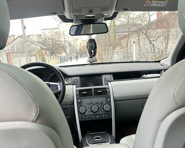 Білий Ленд Ровер Discovery Sport, об'ємом двигуна 2 л та пробігом 198 тис. км за 21500 $, фото 4 на Automoto.ua