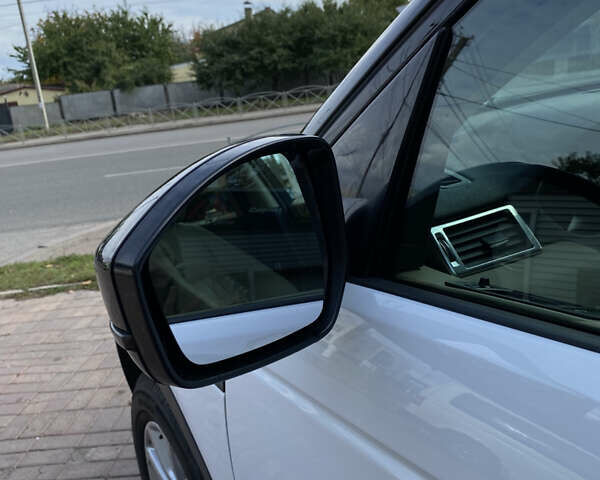 Білий Ленд Ровер Discovery Sport, об'ємом двигуна 2 л та пробігом 182 тис. км за 16700 $, фото 3 на Automoto.ua