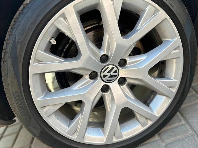Білий Ленд Ровер Discovery Sport, об'ємом двигуна 2 л та пробігом 189 тис. км за 14950 $, фото 37 на Automoto.ua