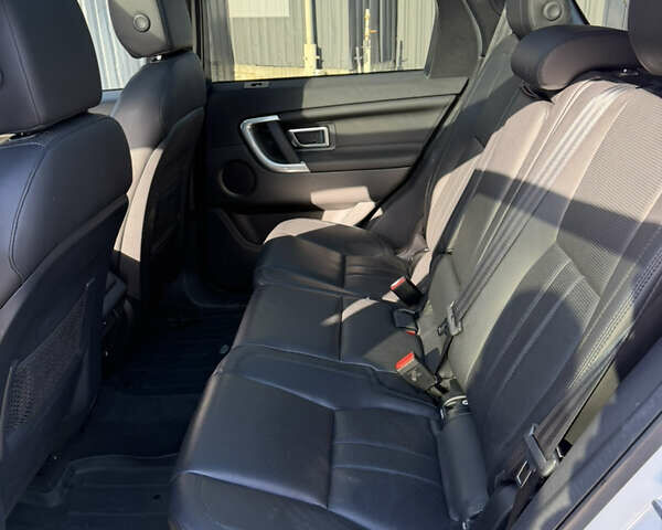 Білий Ленд Ровер Discovery Sport, об'ємом двигуна 2 л та пробігом 108 тис. км за 18500 $, фото 16 на Automoto.ua