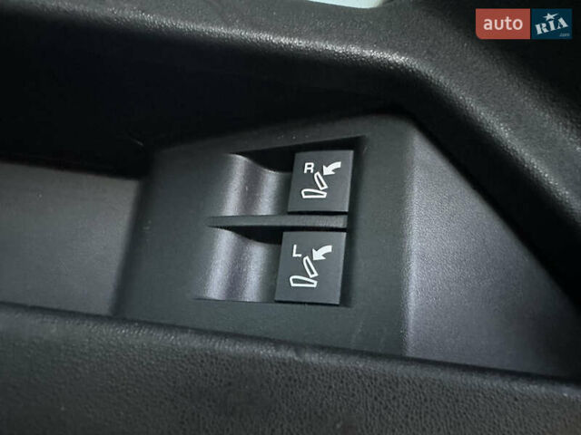 Білий Ленд Ровер Discovery Sport, об'ємом двигуна 2 л та пробігом 170 тис. км за 16000 $, фото 60 на Automoto.ua