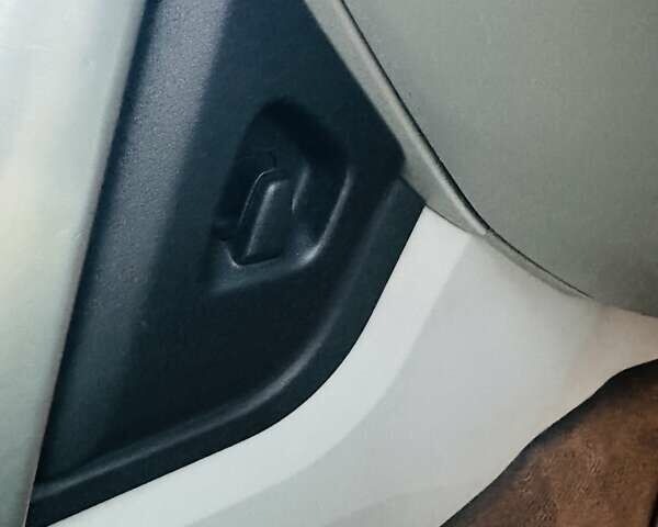 Белый Ленд Ровер Discovery Sport, объемом двигателя 2.2 л и пробегом 186 тыс. км за 17200 $, фото 33 на Automoto.ua