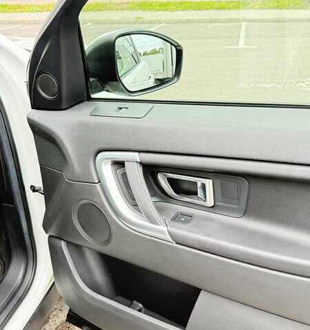 Белый Ленд Ровер Discovery Sport, объемом двигателя 2 л и пробегом 171 тыс. км за 19000 $, фото 15 на Automoto.ua