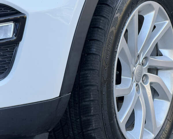 Білий Ленд Ровер Discovery Sport, об'ємом двигуна 2 л та пробігом 122 тис. км за 17500 $, фото 19 на Automoto.ua