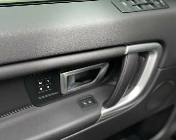 Білий Ленд Ровер Discovery Sport, об'ємом двигуна 2 л та пробігом 118 тис. км за 18099 $, фото 16 на Automoto.ua