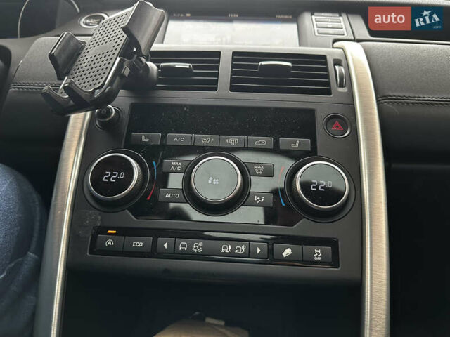 Белый Ленд Ровер Discovery Sport, объемом двигателя 2 л и пробегом 98 тыс. км за 30000 $, фото 44 на Automoto.ua