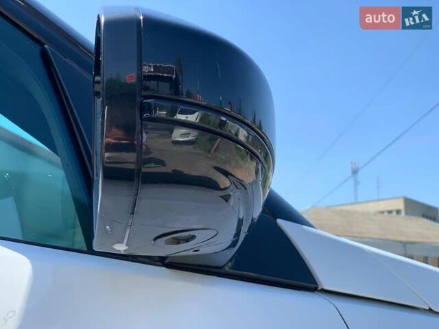 Білий Ленд Ровер Discovery Sport, об'ємом двигуна 2 л та пробігом 145 тис. км за 16990 $, фото 13 на Automoto.ua