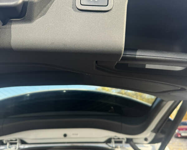 Білий Ленд Ровер Discovery Sport, об'ємом двигуна 2 л та пробігом 173 тис. км за 17500 $, фото 16 на Automoto.ua