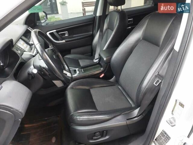 Ленд Ровер Discovery Sport 2016 в Киеве на Automoto.ua Белый Ленд Ровер Discovery Sport, объемом двигателя 2 л и пробегом 28 тыс. км за 16999 $, фото 14 на Automoto.ua