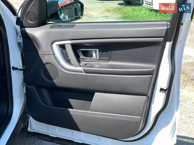 Білий Ленд Ровер Discovery Sport, об'ємом двигуна 2 л та пробігом 145 тис. км за 16990 $, фото 19 на Automoto.ua