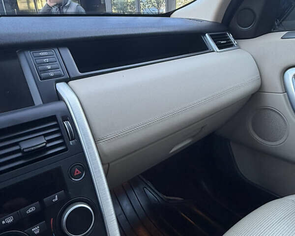 Білий Ленд Ровер Discovery Sport, об'ємом двигуна 2 л та пробігом 122 тис. км за 17500 $, фото 59 на Automoto.ua