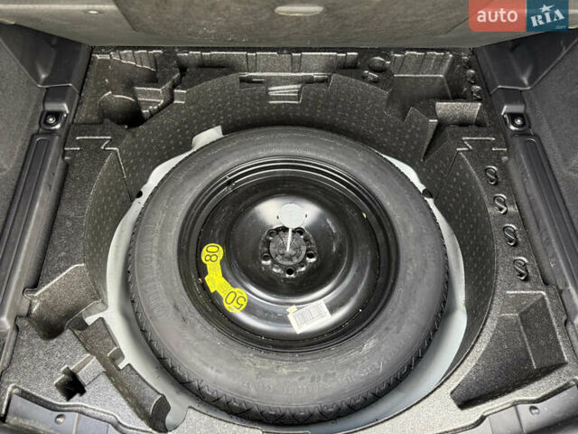 Белый Ленд Ровер Discovery Sport, объемом двигателя 2 л и пробегом 158 тыс. км за 17500 $, фото 33 на Automoto.ua