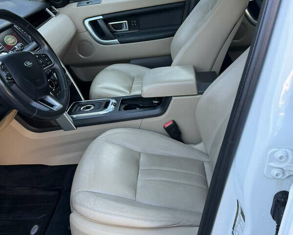 Білий Ленд Ровер Discovery Sport, об'ємом двигуна 2 л та пробігом 122 тис. км за 17500 $, фото 46 на Automoto.ua