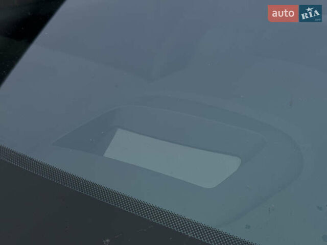 Белый Ленд Ровер Discovery Sport, объемом двигателя 2 л и пробегом 141 тыс. км за 19999 $, фото 8 на Automoto.ua