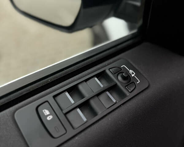 Белый Ленд Ровер Discovery Sport, объемом двигателя 2 л и пробегом 193 тыс. км за 18499 $, фото 19 на Automoto.ua