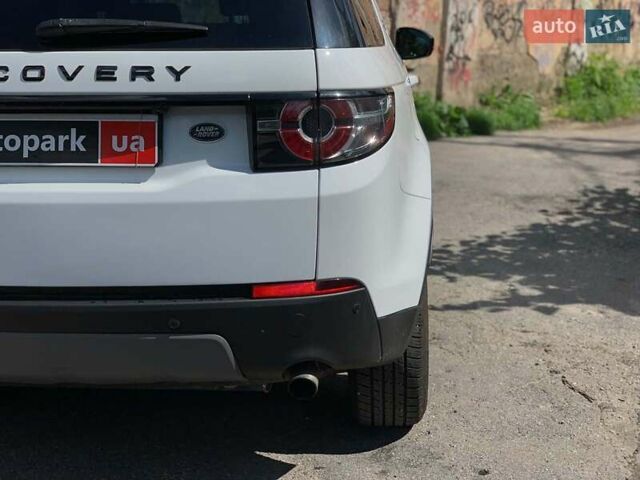 Білий Ленд Ровер Discovery Sport, об'ємом двигуна 2 л та пробігом 145 тис. км за 17790 $, фото 9 на Automoto.ua