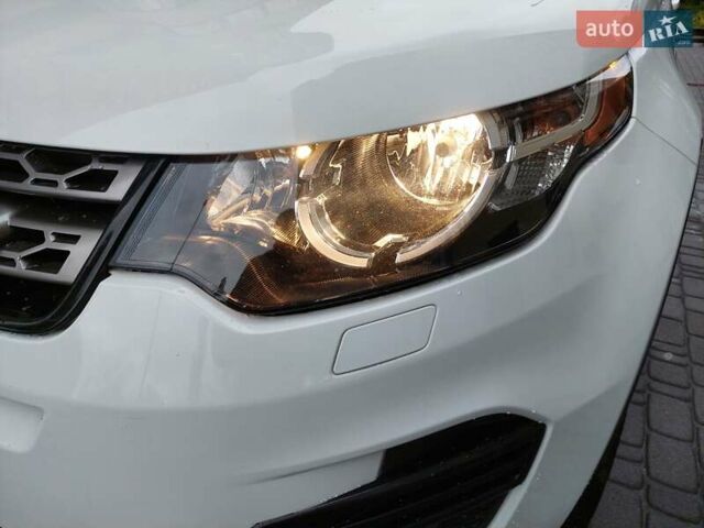 Ленд Ровер Discovery Sport 2016 в Киеве на Automoto.ua Белый Ленд Ровер Discovery Sport, объемом двигателя 2 л и пробегом 28 тыс. км за 16999 $, фото 9 на Automoto.ua