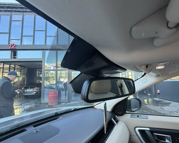 Білий Ленд Ровер Discovery Sport, об'ємом двигуна 2 л та пробігом 122 тис. км за 17500 $, фото 69 на Automoto.ua