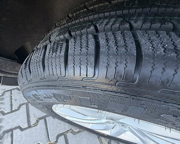 Білий Ленд Ровер Discovery Sport, об'ємом двигуна 2 л та пробігом 122 тис. км за 17500 $, фото 6 на Automoto.ua