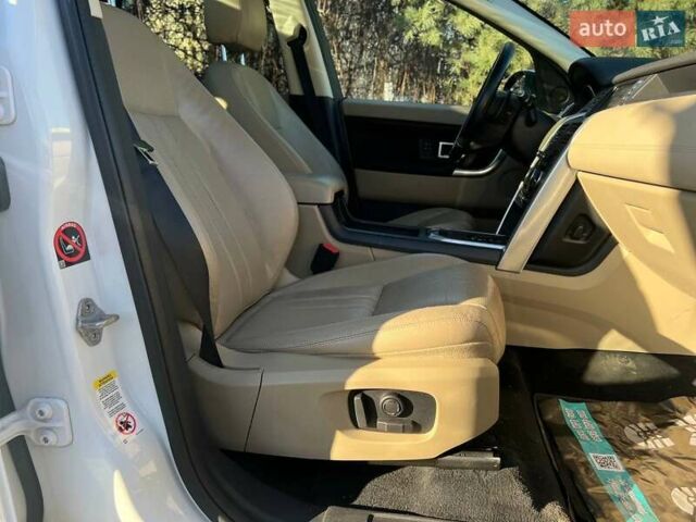 Белый Ленд Ровер Discovery Sport, объемом двигателя 2 л и пробегом 104 тыс. км за 17800 $, фото 13 на Automoto.ua