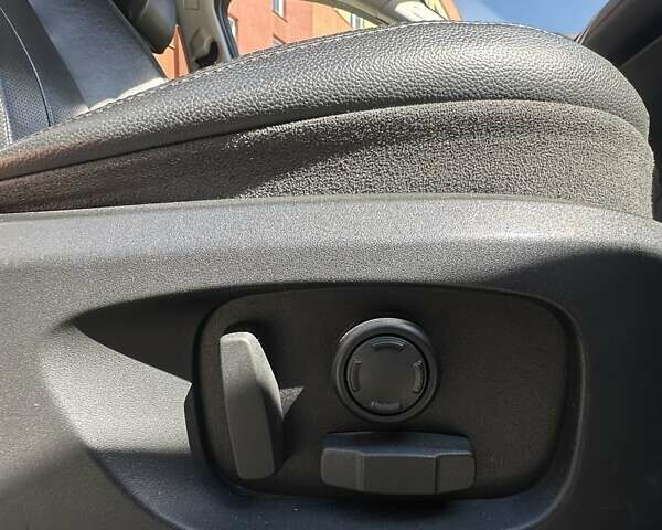 Білий Ленд Ровер Discovery Sport, об'ємом двигуна 2 л та пробігом 202 тис. км за 17000 $, фото 11 на Automoto.ua