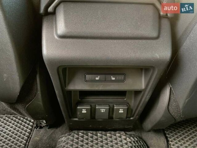 Білий Ленд Ровер Discovery Sport, об'ємом двигуна 2 л та пробігом 145 тис. км за 17790 $, фото 27 на Automoto.ua