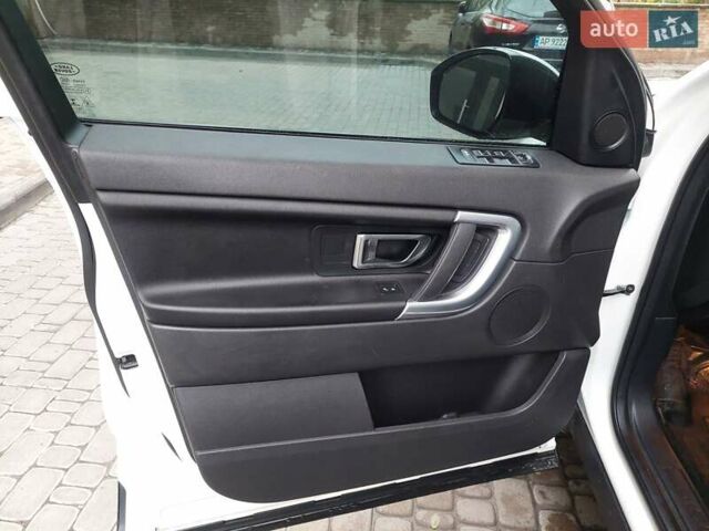 Ленд Ровер Discovery Sport 2016 в Киеве на Automoto.ua Белый Ленд Ровер Discovery Sport, объемом двигателя 2 л и пробегом 28 тыс. км за 16999 $, фото 15 на Automoto.ua