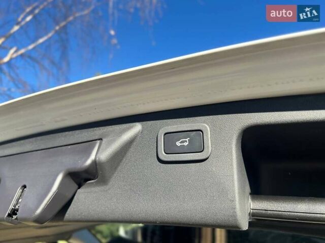 Белый Ленд Ровер Discovery Sport, объемом двигателя 2 л и пробегом 104 тыс. км за 17800 $, фото 19 на Automoto.ua